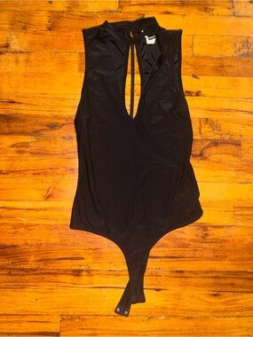 Windsor Black Sleeveless Plunge Keyhole Bodysuit